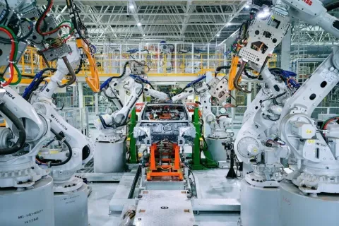 Explore How Plastic Molding Machines Improve Manufacturing Efficiency and Precision